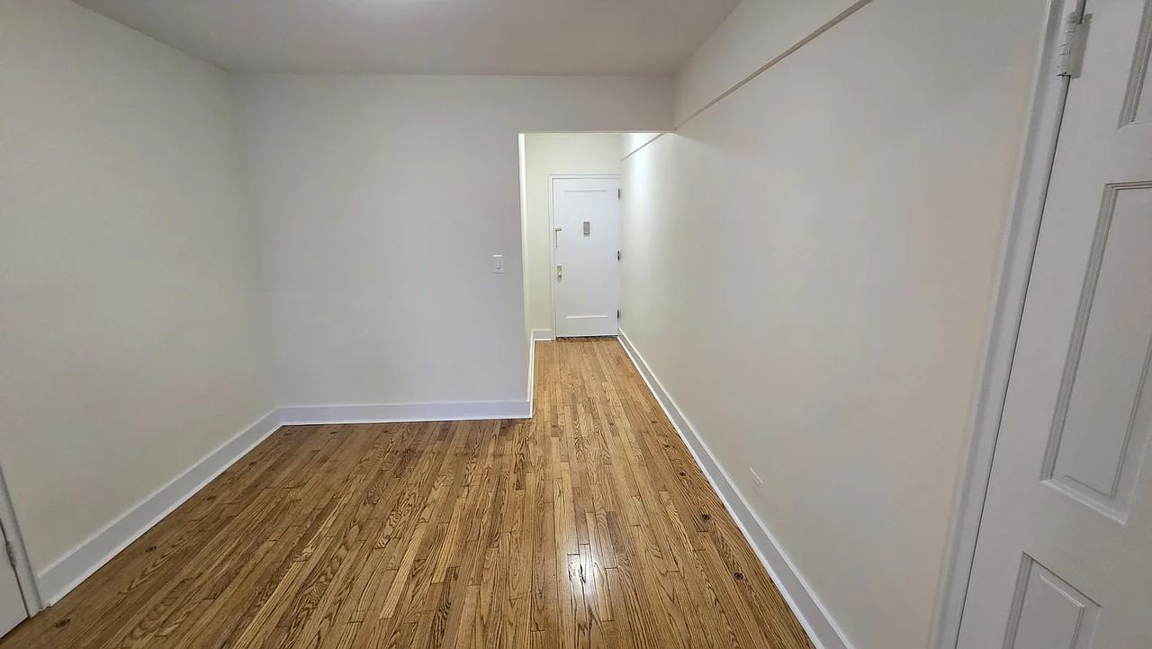 9211 35th Ave - Photo 6 of 8