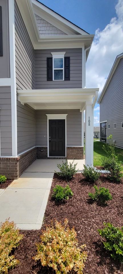 108 Commons Cir - Photo 2 of 43