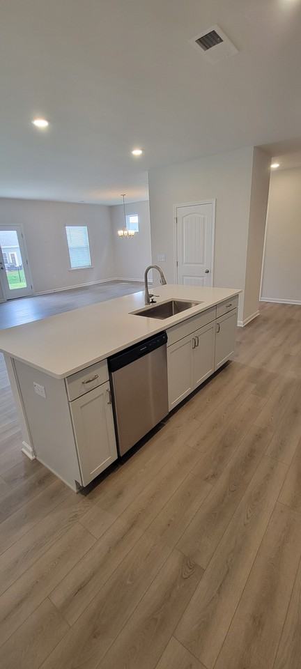 108 Commons Cir - Photo 7 of 43