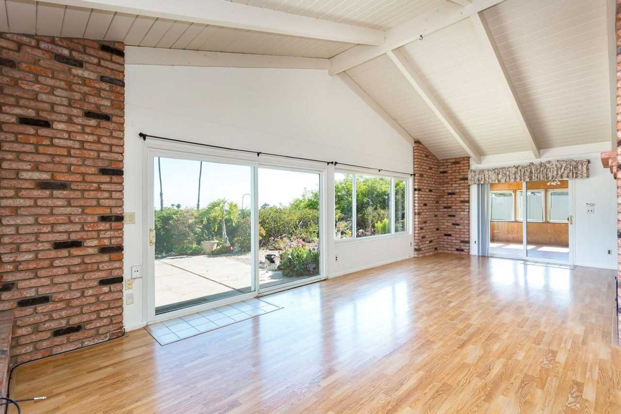 8035 Alida St - Photo 6 of 38