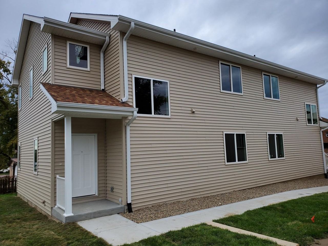 524 S Washington St - Photo 2 of 3