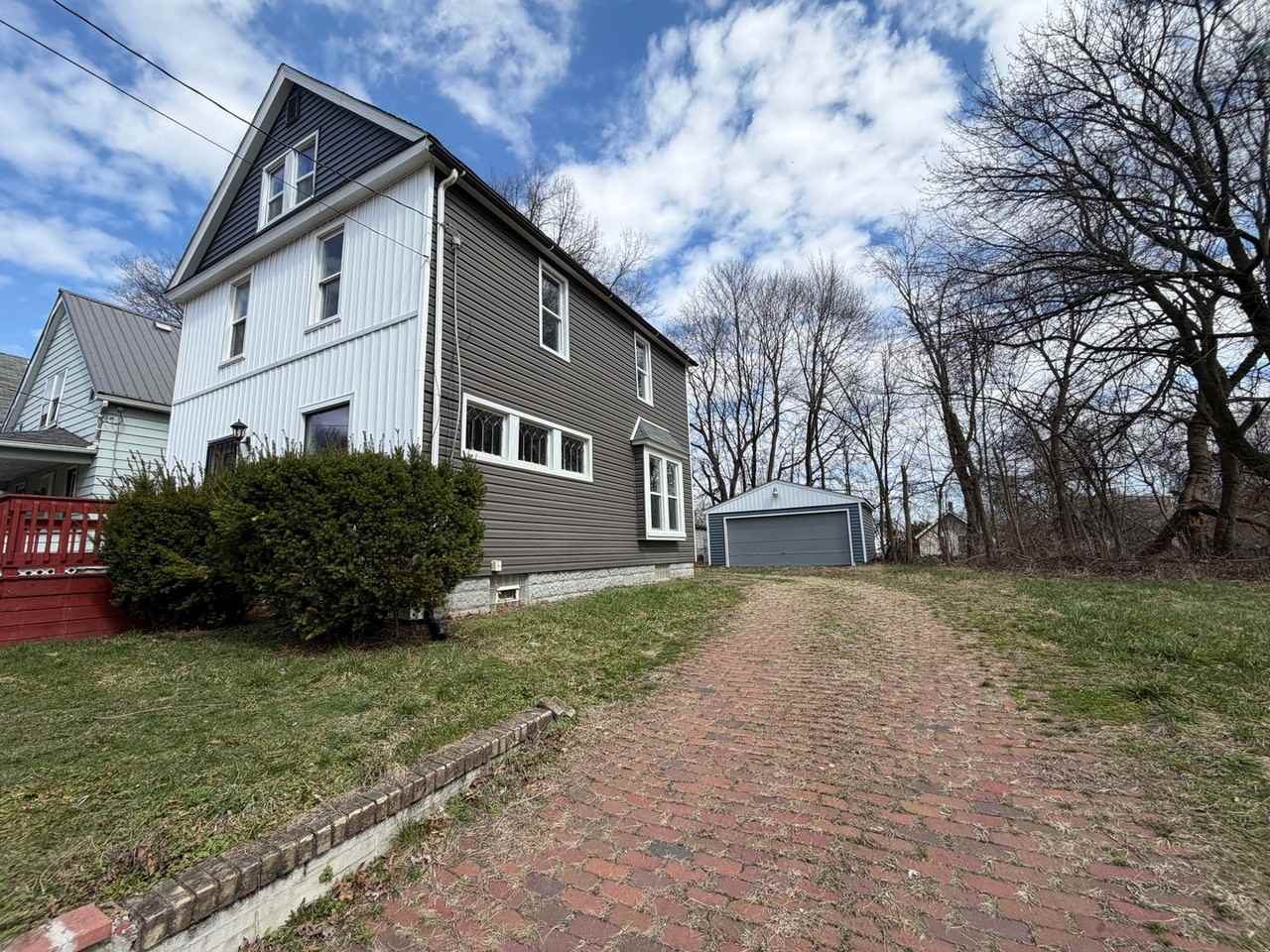 949 Raymond St - Photo 2 of 20