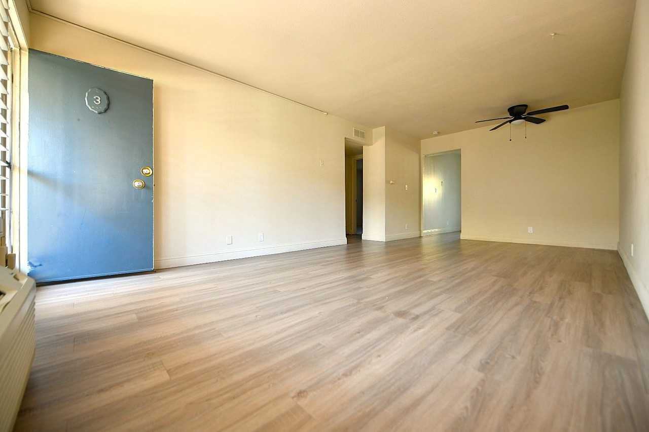 1p717 - Shutters Apartments - Photo 4 of 37