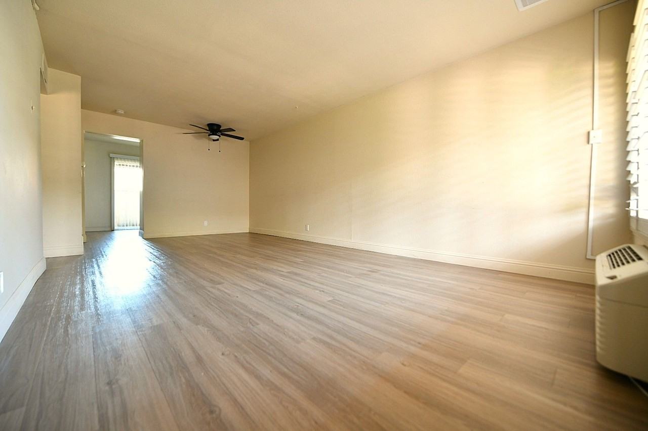 1p717 - Shutters Apartments - Photo 5 of 37