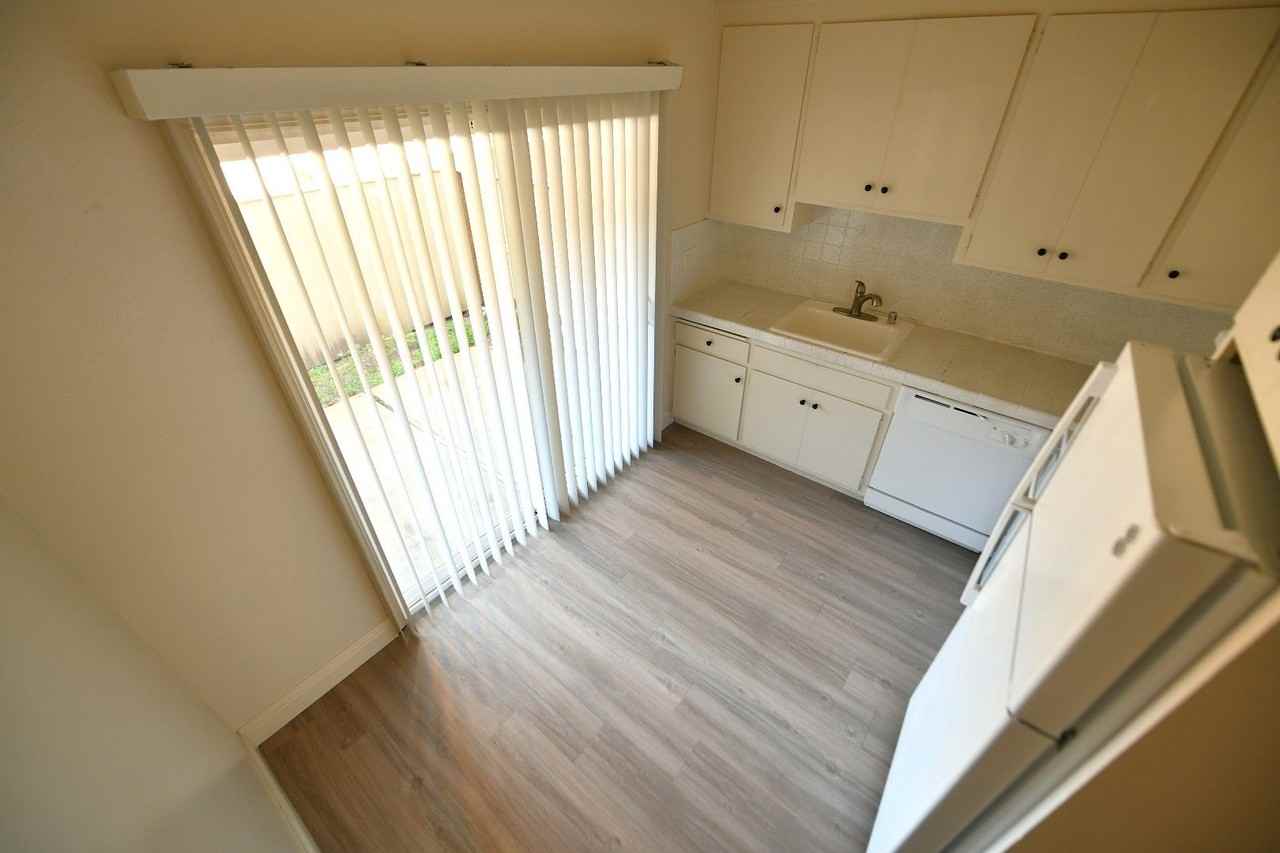 1p717 - Shutters Apartments - Photo 7 of 37