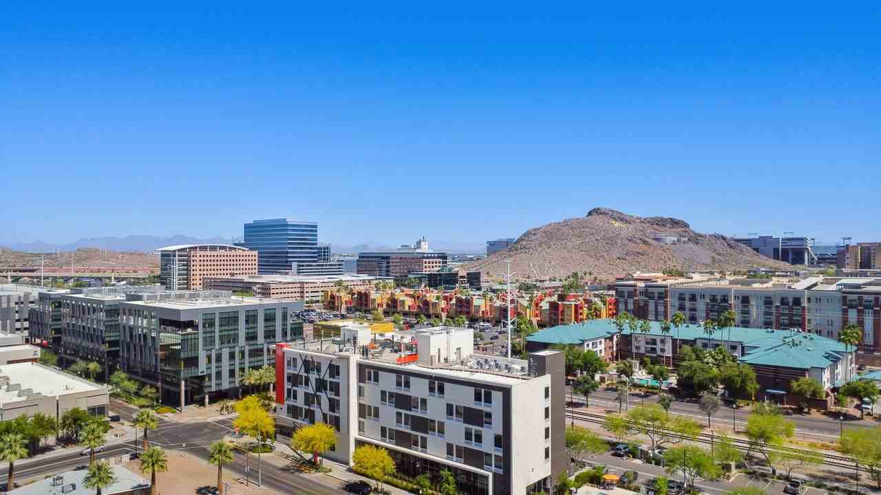 421 W 6th St #1002 - Photo 5 of 26