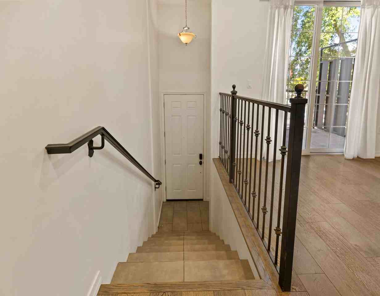 421 W 6th St #1002 - Photo 6 of 26