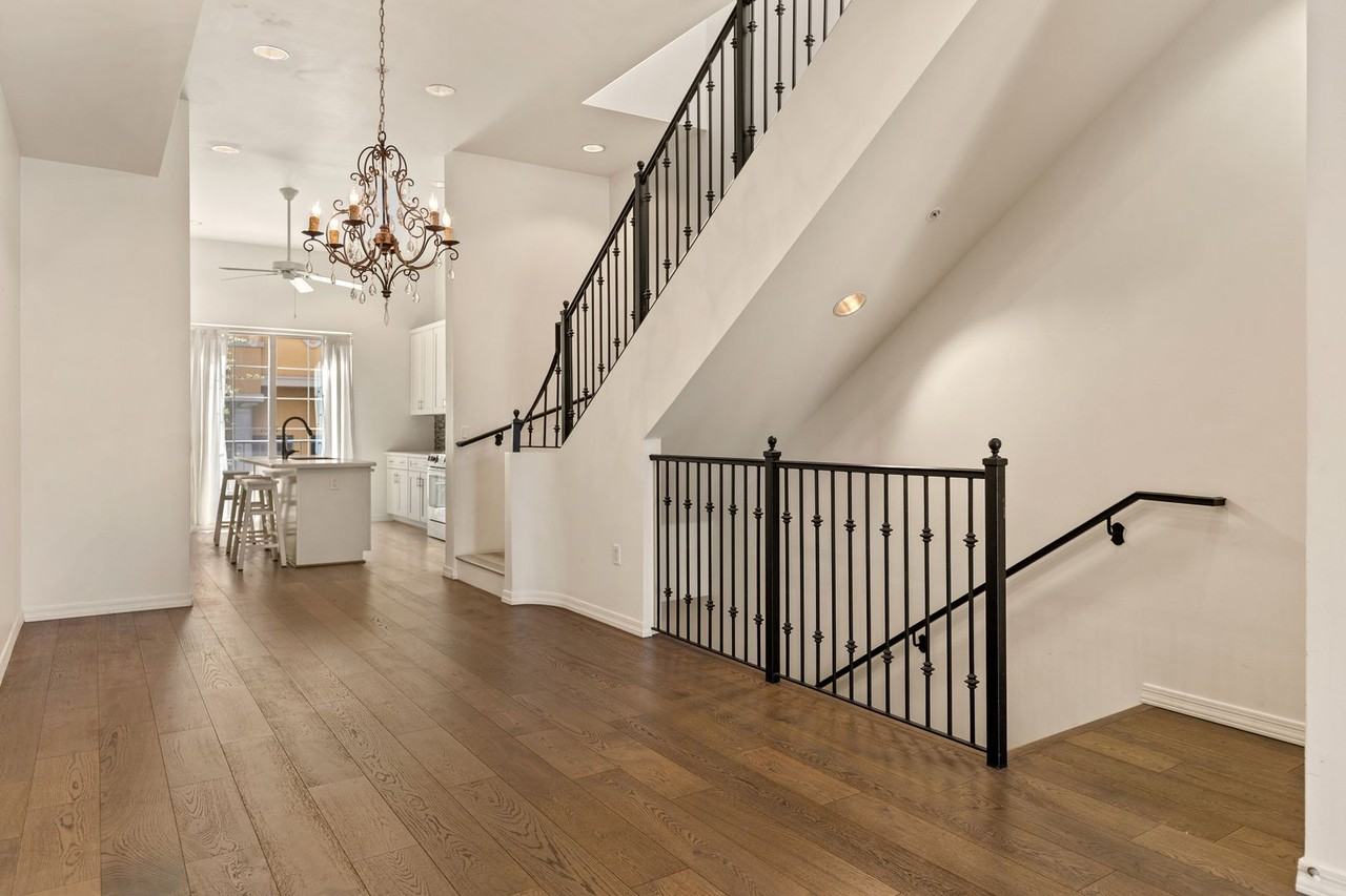 421 W 6th St #1002 - Photo 7 of 26