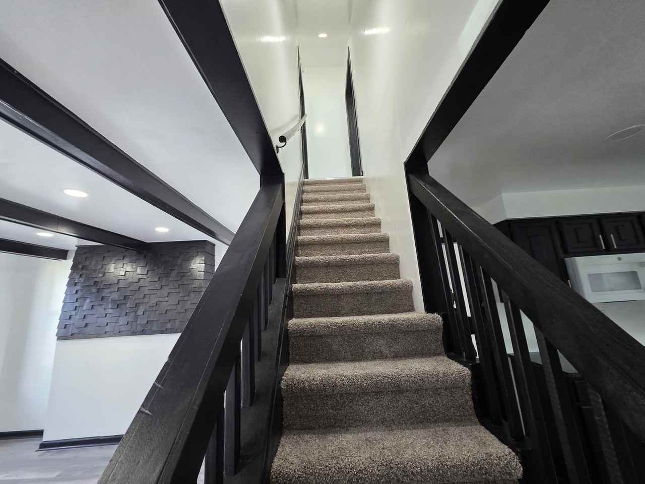 2708 Cobden St - Photo 2 of 12