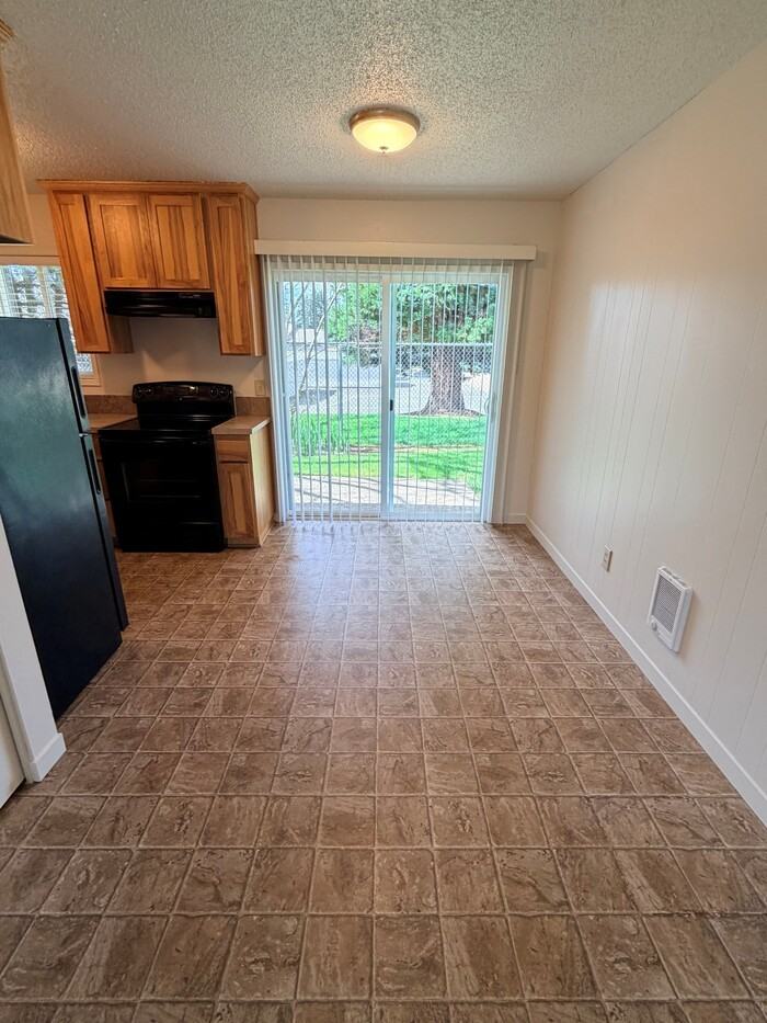 23317 Sw Main St #3 - Photo 4 of 11