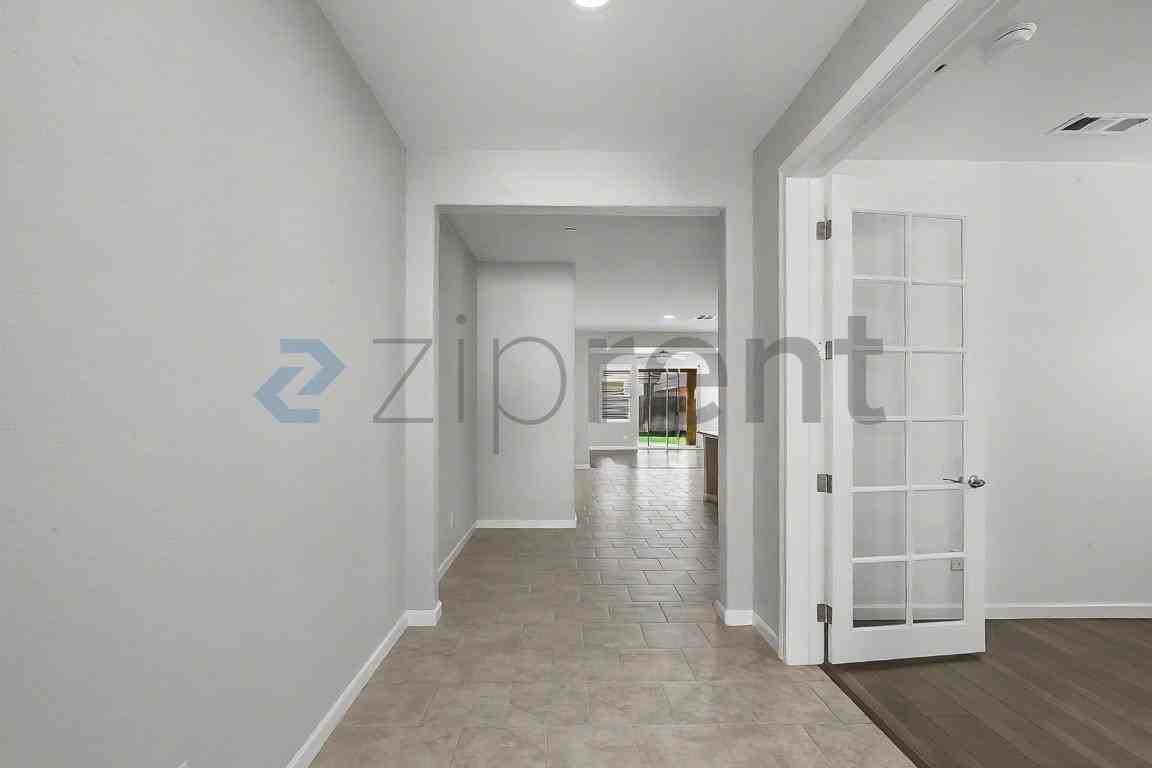 3730 Iskenderun Ave - Photo 7 of 47