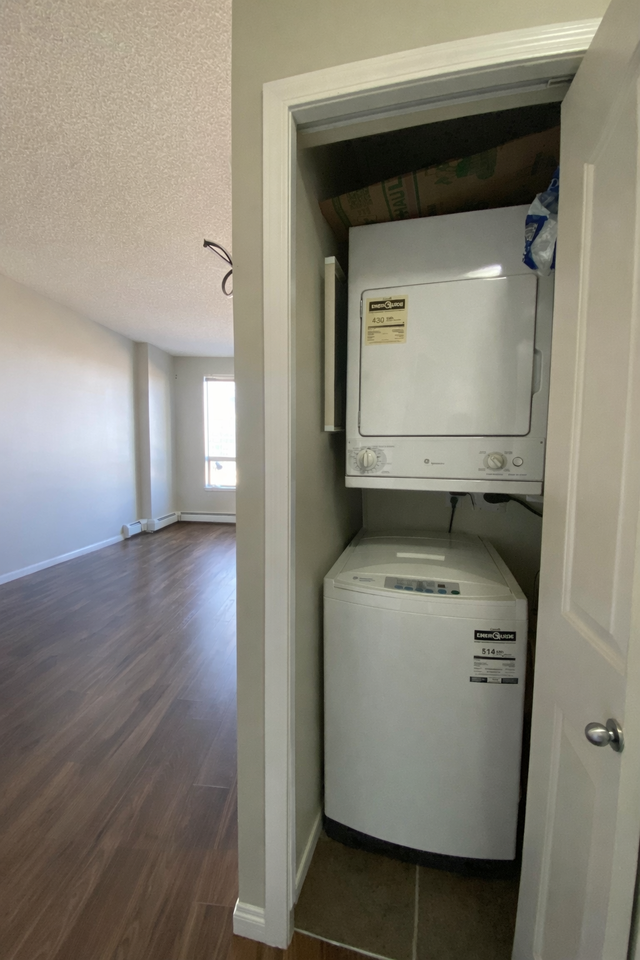 1053 10 Street Southwest - Photo 2 of 10