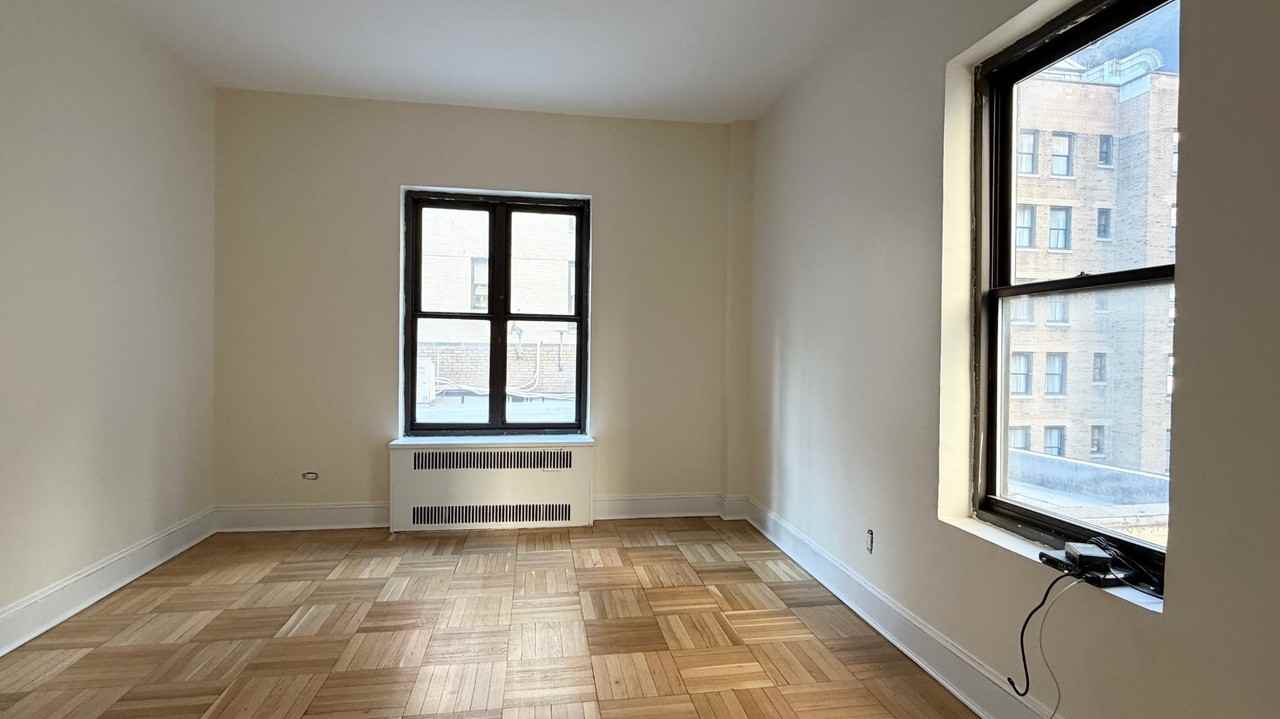 E 56th St #PHG - Photo 2 of 7