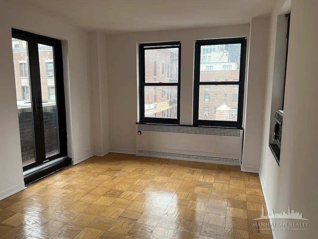 E 38th St #1502 - Photo 2 of 6