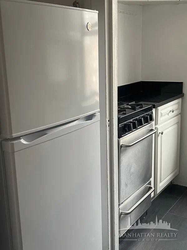 E 38th St #1502 - Photo 3 of 6