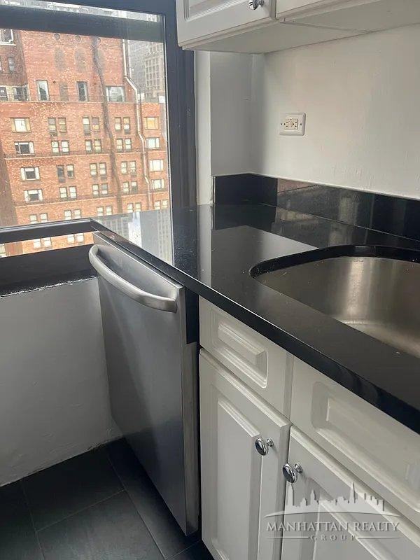 E 38th St #1502 - Photo 4 of 6