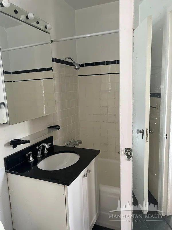 E 38th St #1502 - Photo 5 of 6