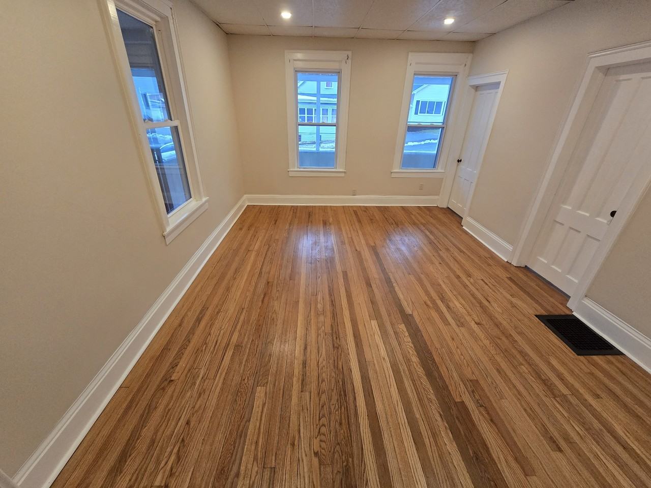 804 E Division St #1 - Photo 5 of 24