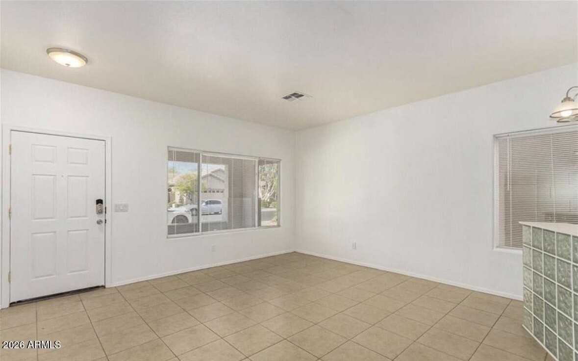 11625 W Monroe St - Photo 2 of 29