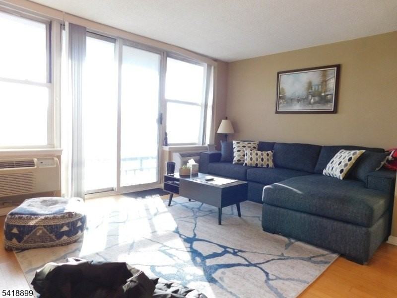 300 Main St #604 - Photo 3 of 19