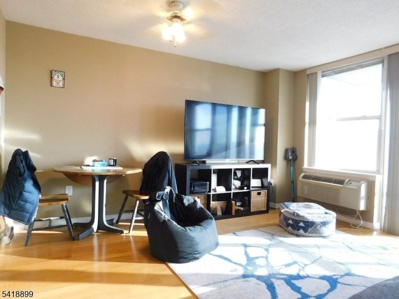 300 Main St #604 - Photo 6 of 19