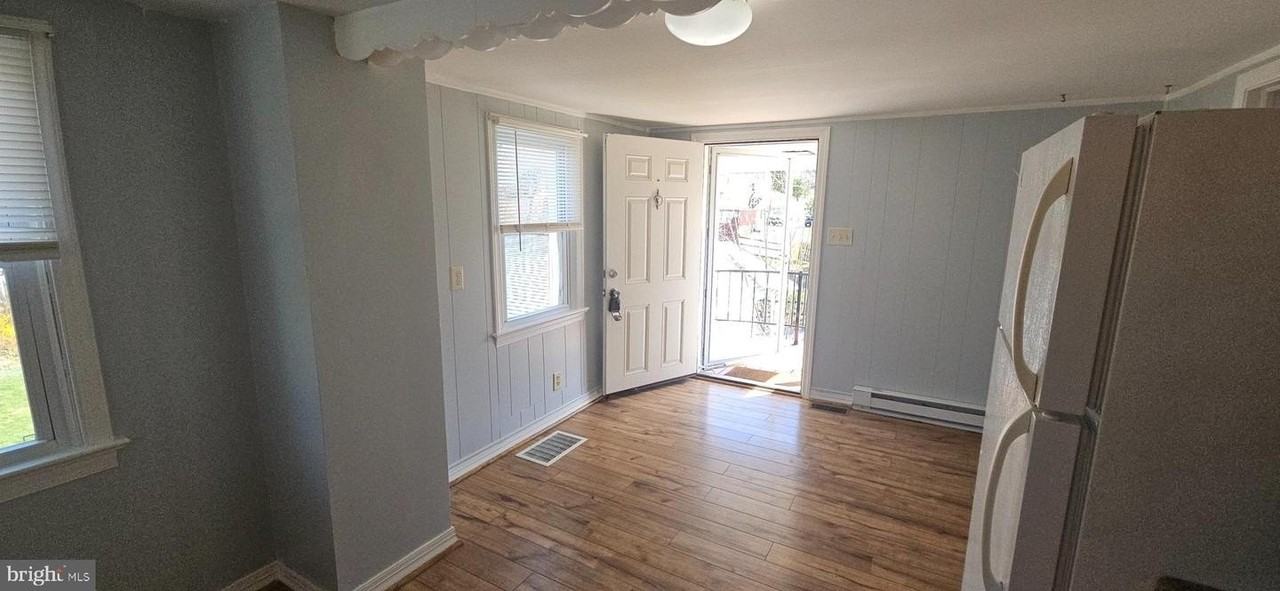 1057 Foreman Ln - Photo 5 of 19