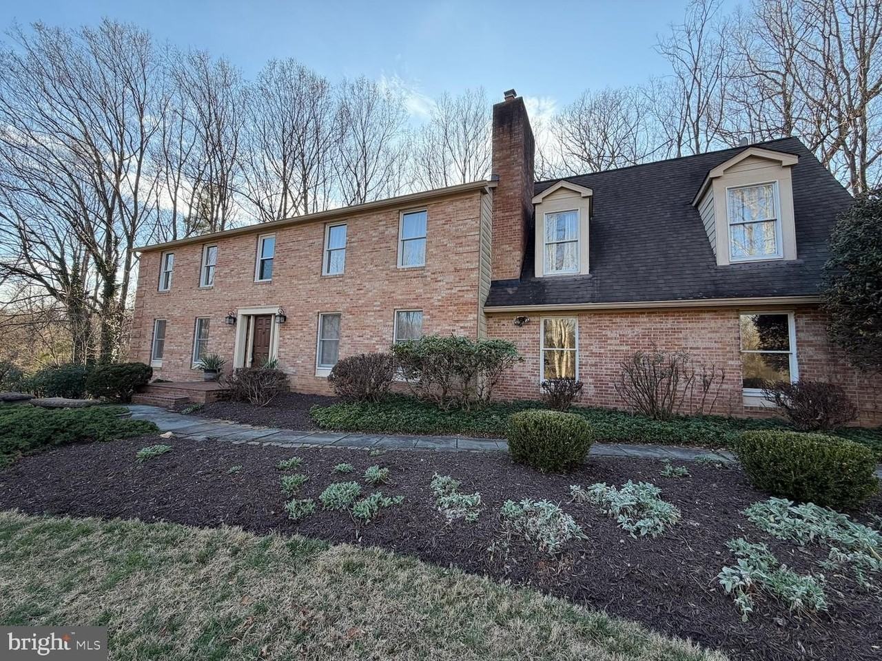 9701 Georgetown Pike - Photo 3 of 50