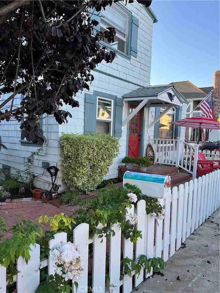 227 Apolena Ave - Photo 5 of 37