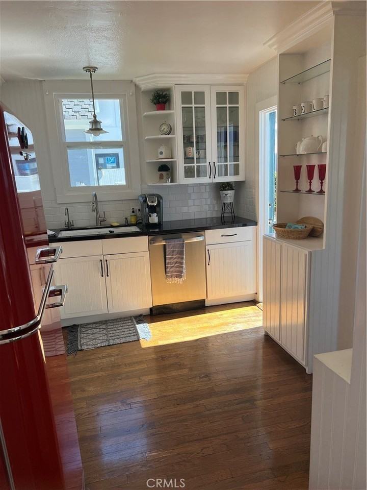 227 Apolena Ave - Photo 6 of 37