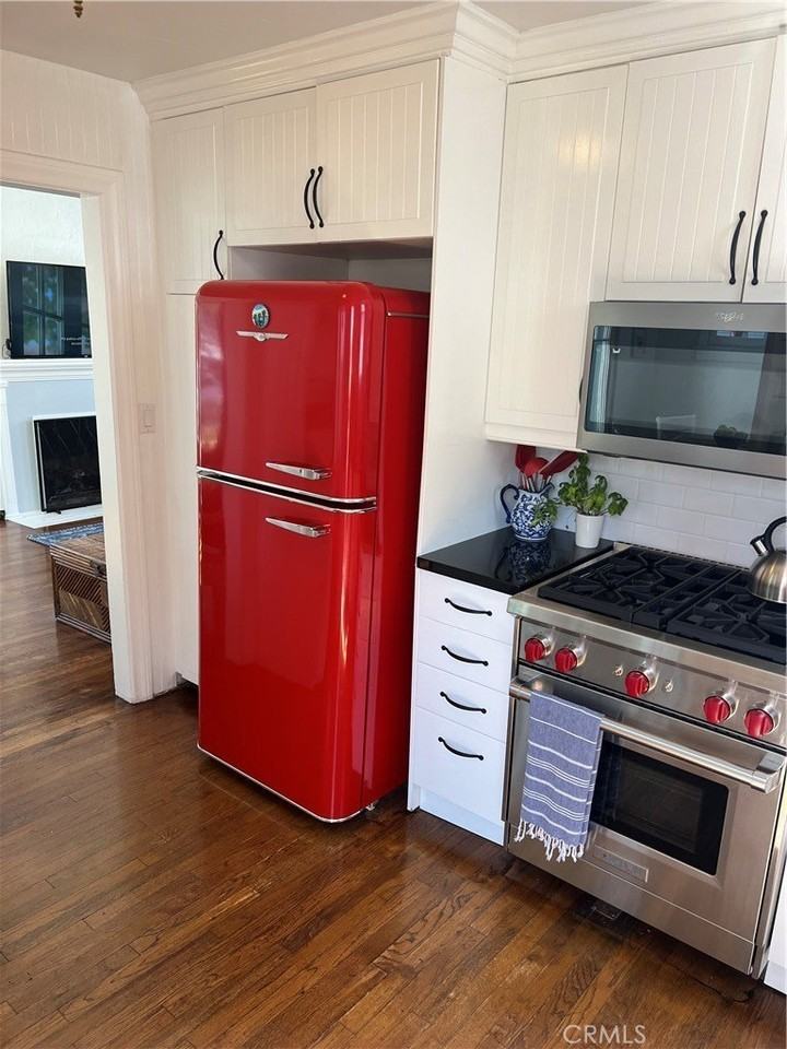 227 Apolena Ave - Photo 7 of 37