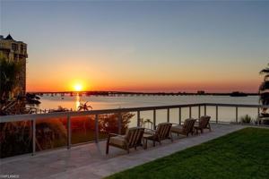 featured image of 3000 Oasis Grand Blvd #2004