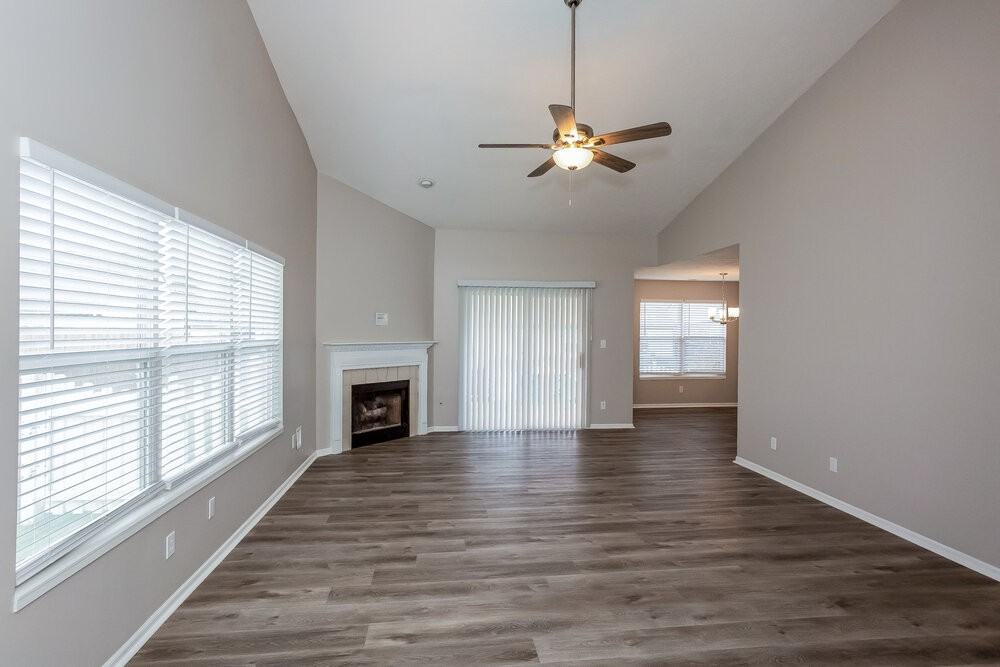 756 Rose Ln - Photo 4 of 16