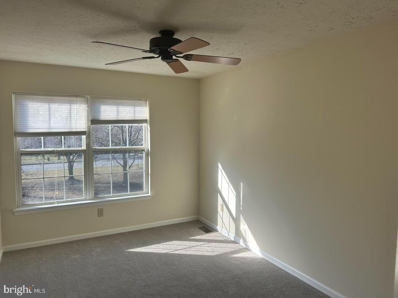 892 N Waterford Ln - Photo 4 of 11