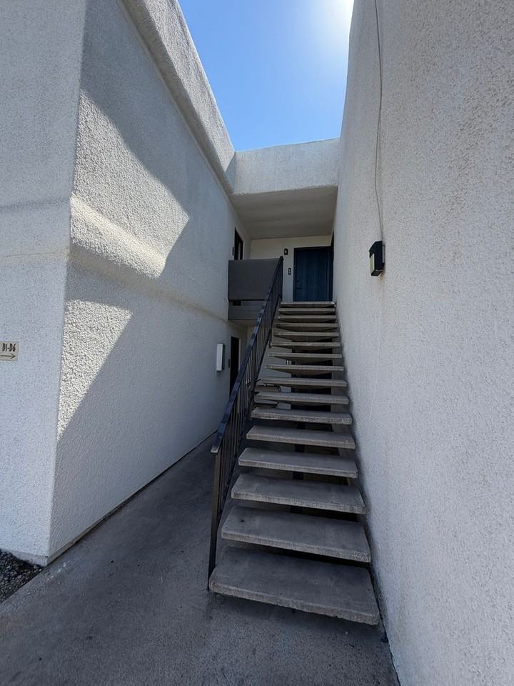 302 E Monte Vista Rd - Photo 2 of 27
