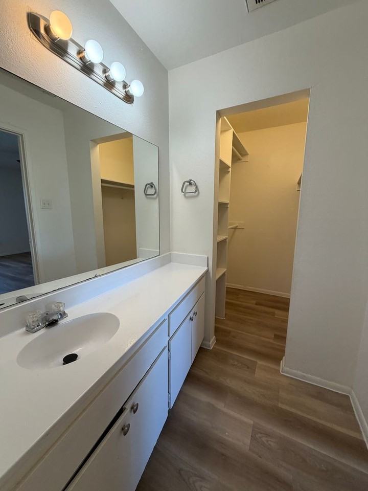 302 E Monte Vista Rd - Photo 4 of 27