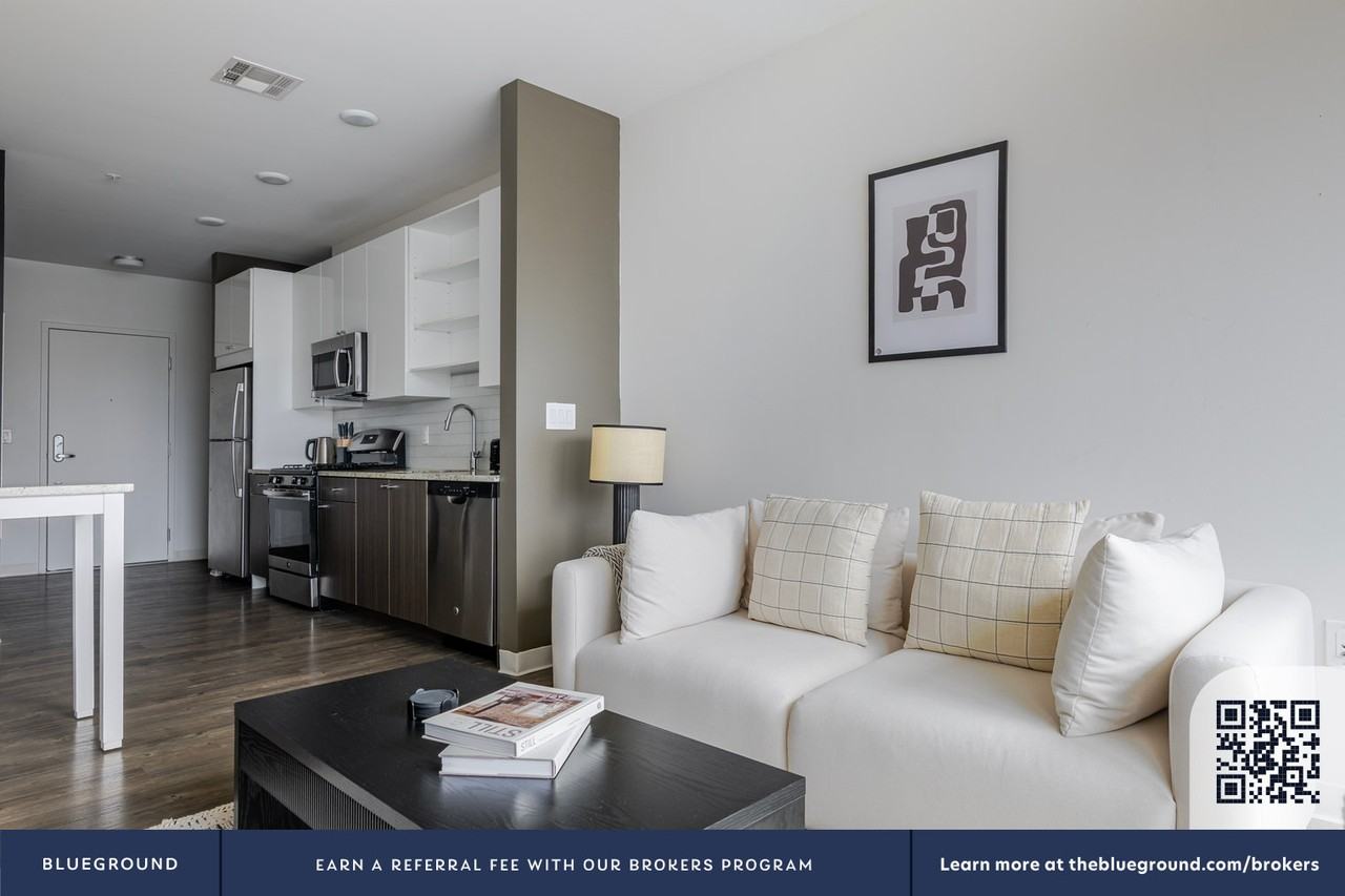 5 Glassworks Avenue - Photo 5 of 33