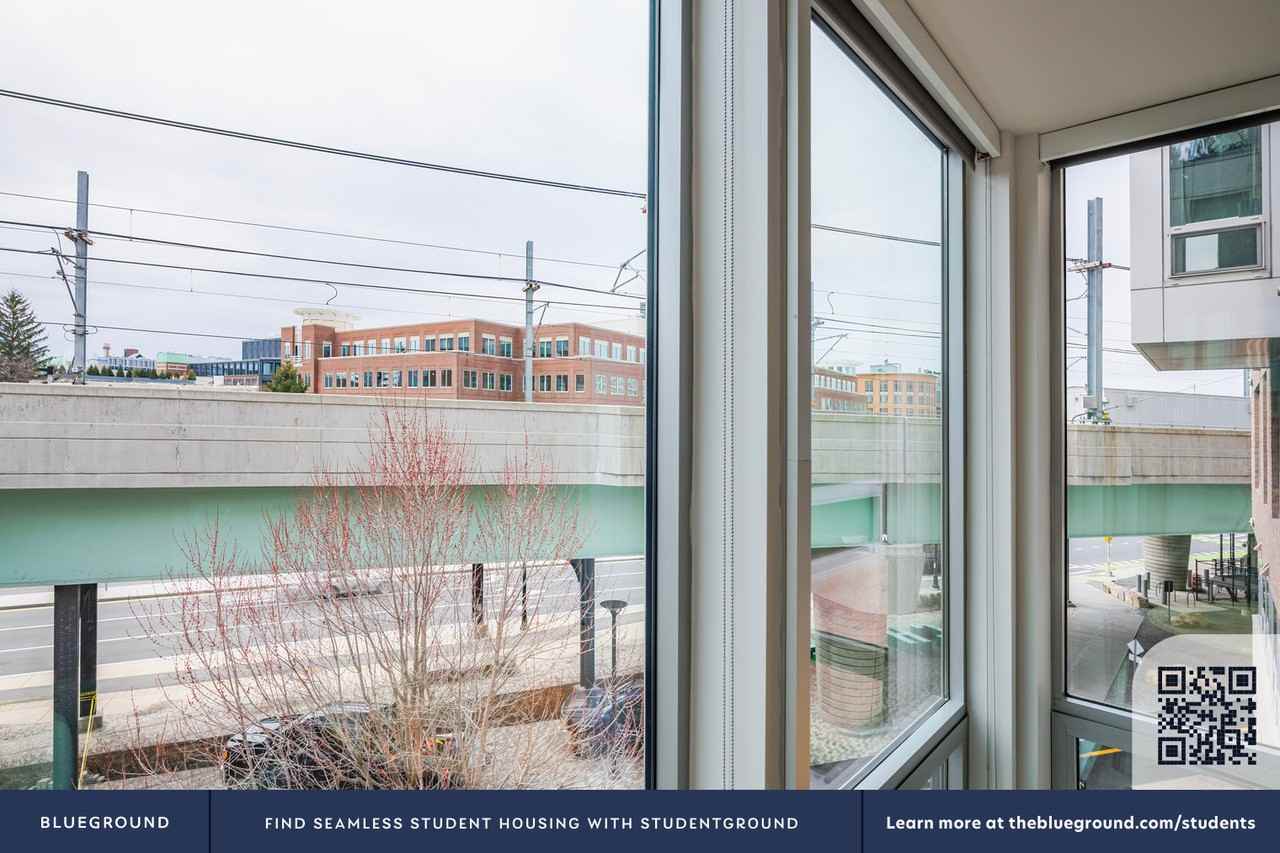 5 Glassworks Avenue - Photo 7 of 33