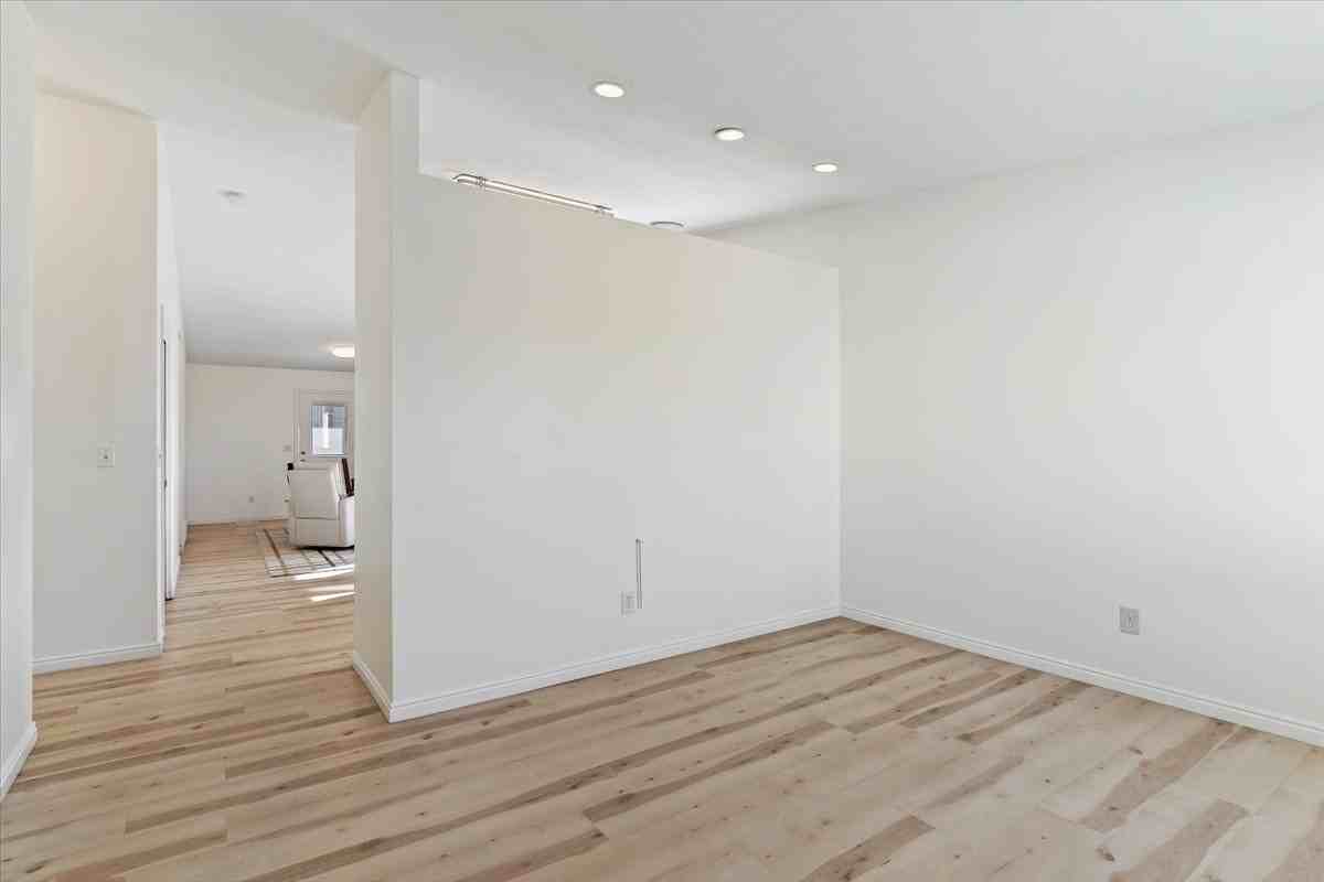 2093 Lake Mesa Dr S - Photo 4 of 28