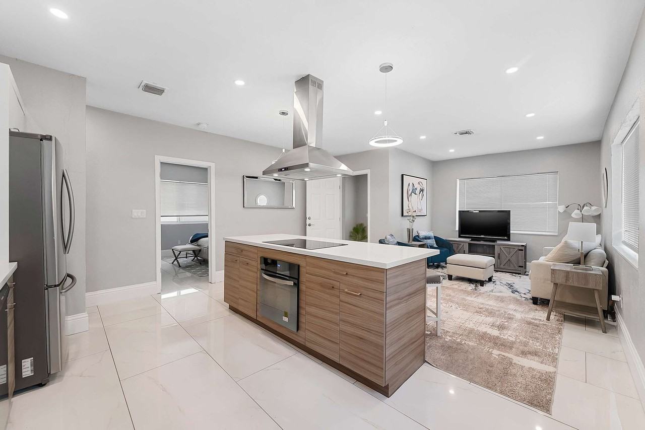 2227 Cody St #1505757P - Photo 3 of 28