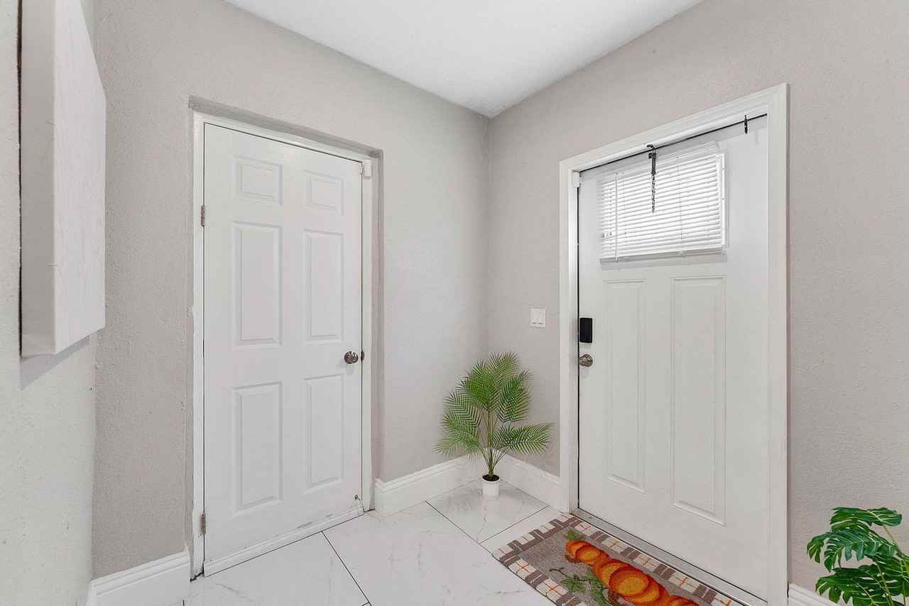 2227 Cody St #1505757P - Photo 5 of 28