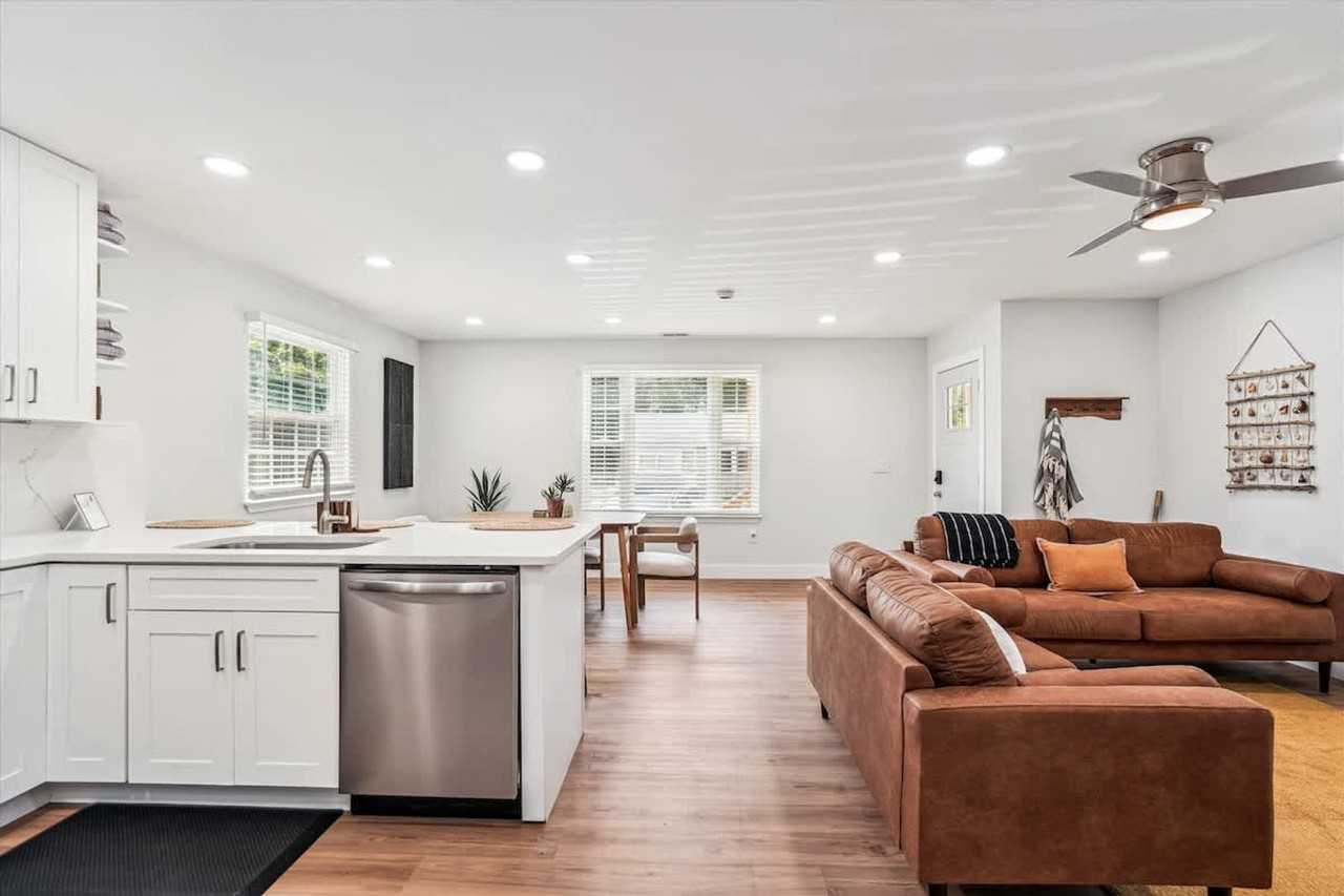 2078 Forest Dr #1506238P - Photo 3 of 18