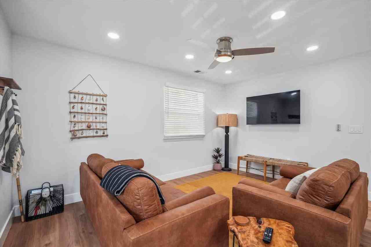 2078 Forest Dr #1506238P - Photo 4 of 18