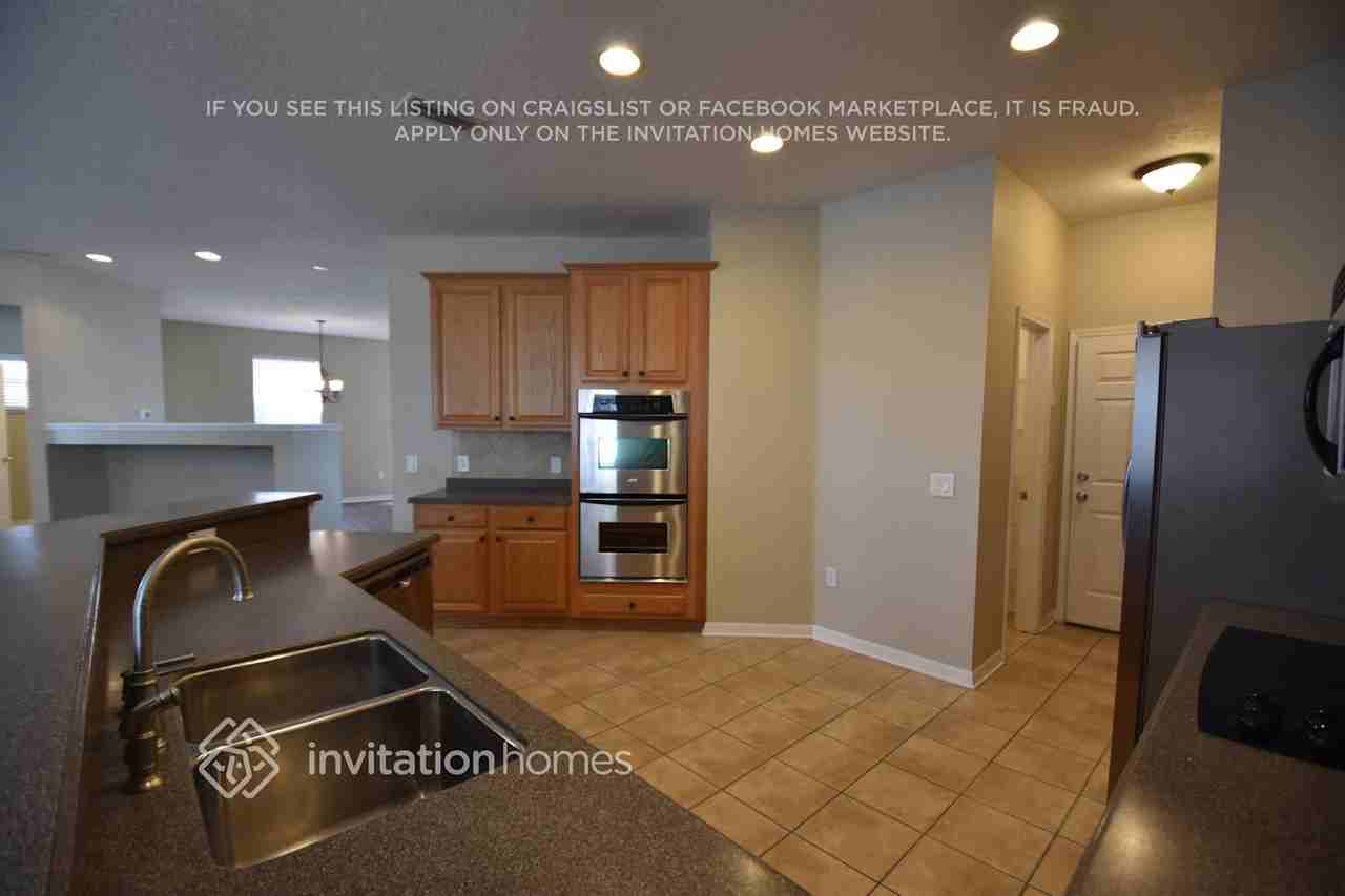 11135 Golden Silence Dr - Photo 4 of 18