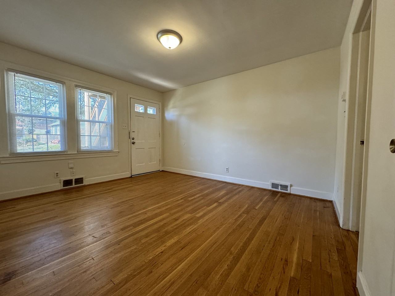 131 NE Shady Blvd Unit 1, Winston Salem 27101 - Photo 5 of 19