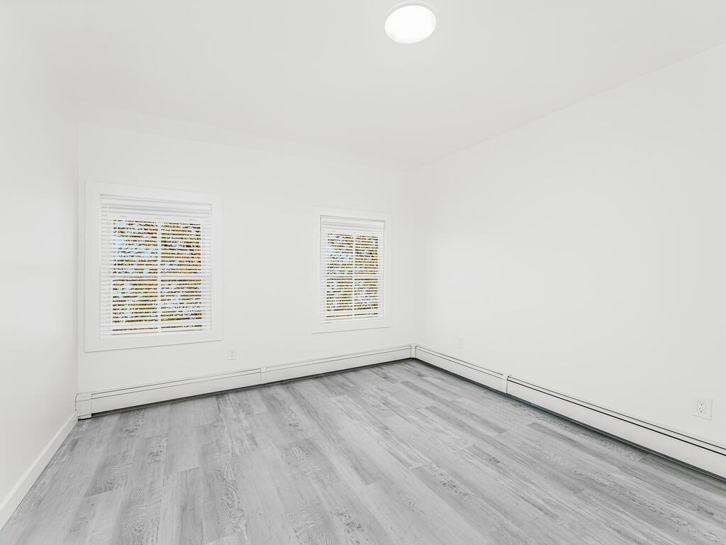 136 Cortlandt St - Photo 4 of 7
