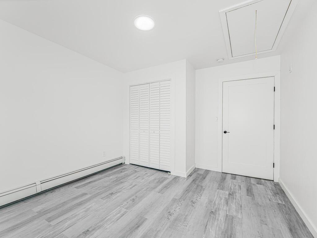 136 Cortlandt St - Photo 5 of 7