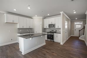 1694 Hallview Ct - Photo 4 of 35