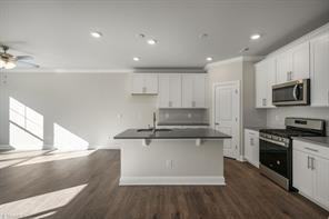 1694 Hallview Ct - Photo 6 of 35