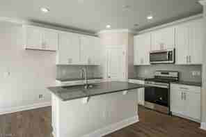 1694 Hallview Ct - Photo 7 of 35