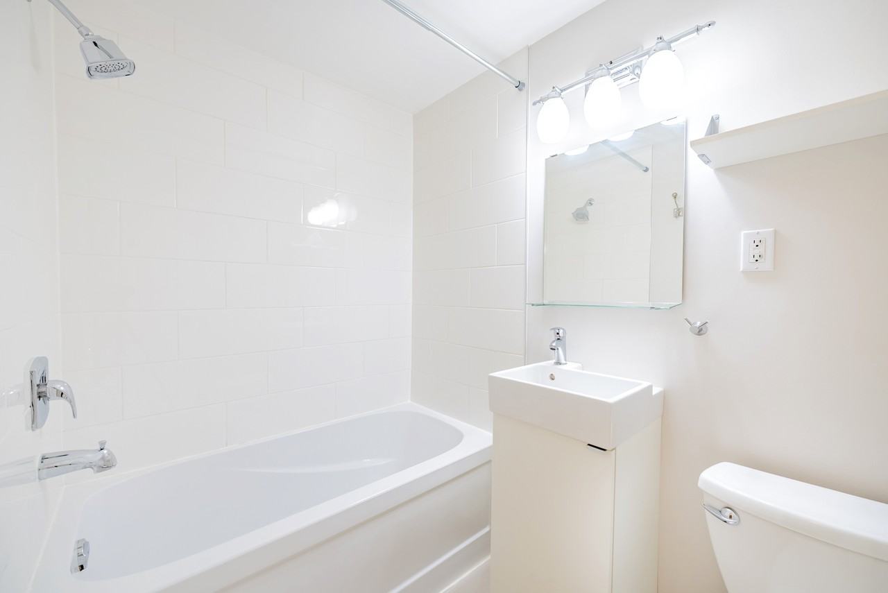 1041 Saint Clarens Avenue - Photo 6 of 9